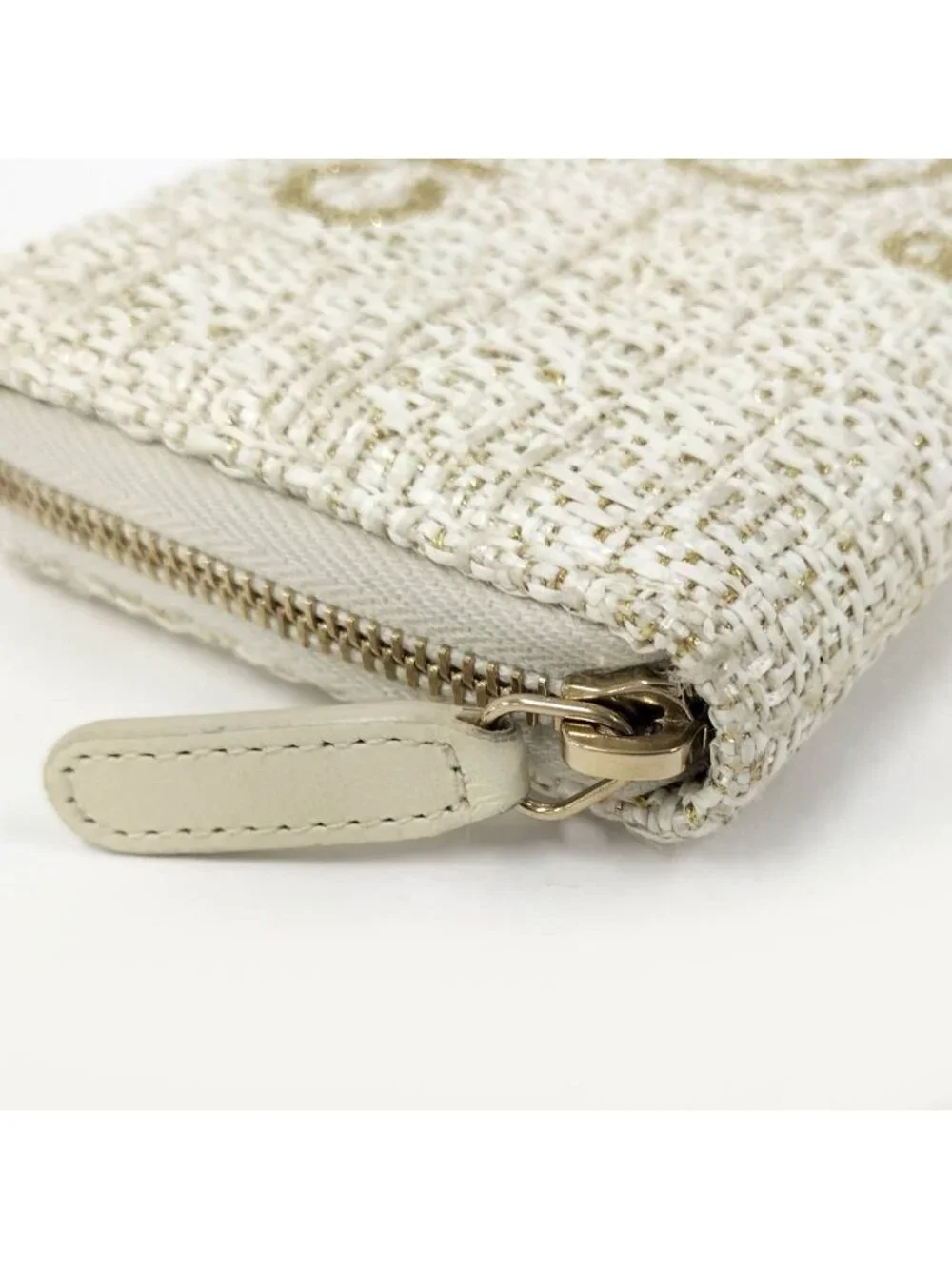 Chanel Round Fastener Wallet Deauville Tweed White 27 8 Digits
